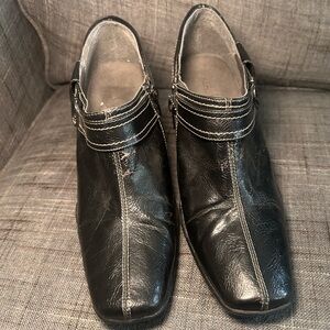 Aerosoles Women’s Black Faux Leather Ankle Booties Size 9B Slip-On Zip Heels